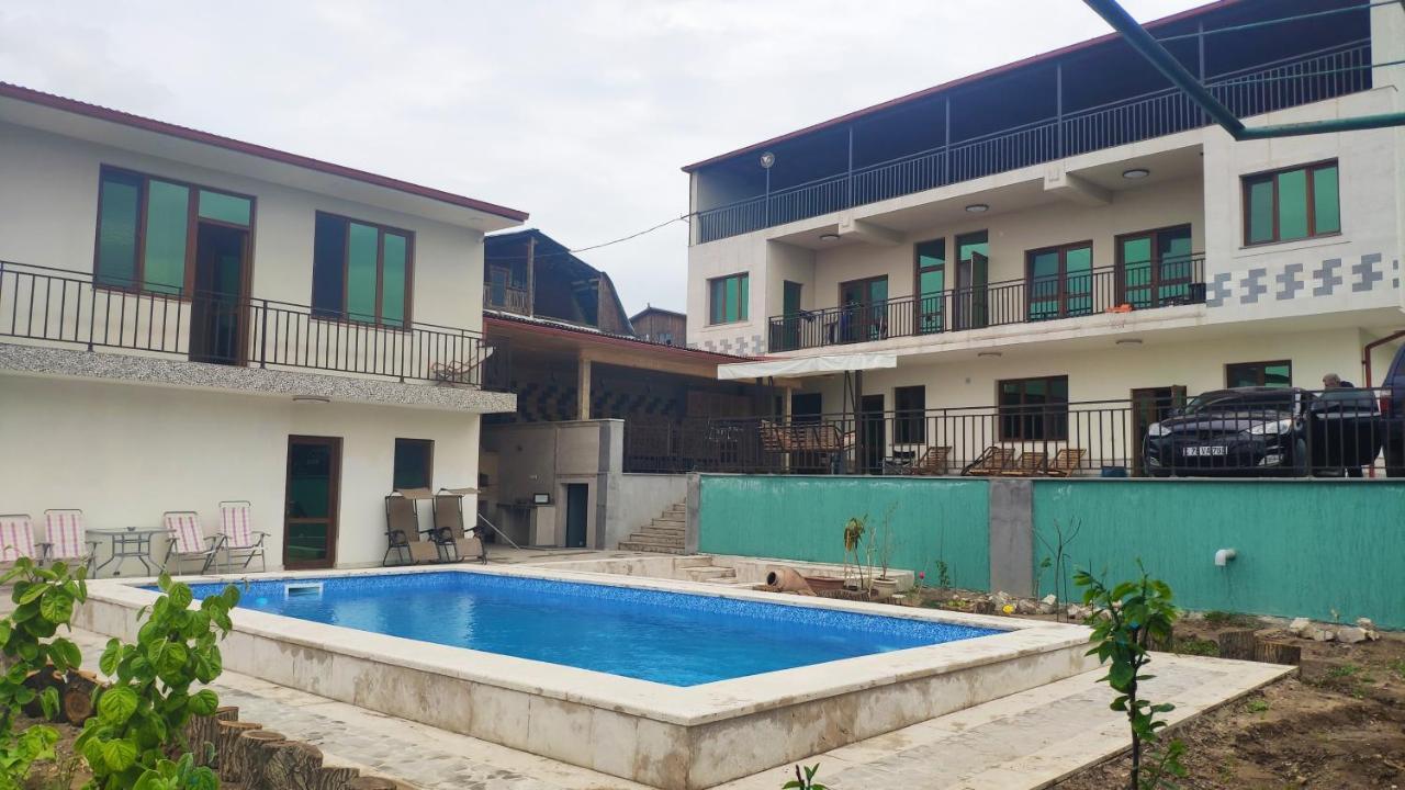 Apex Rest House Of 10 Rooms And Pool 예레반 외부 사진