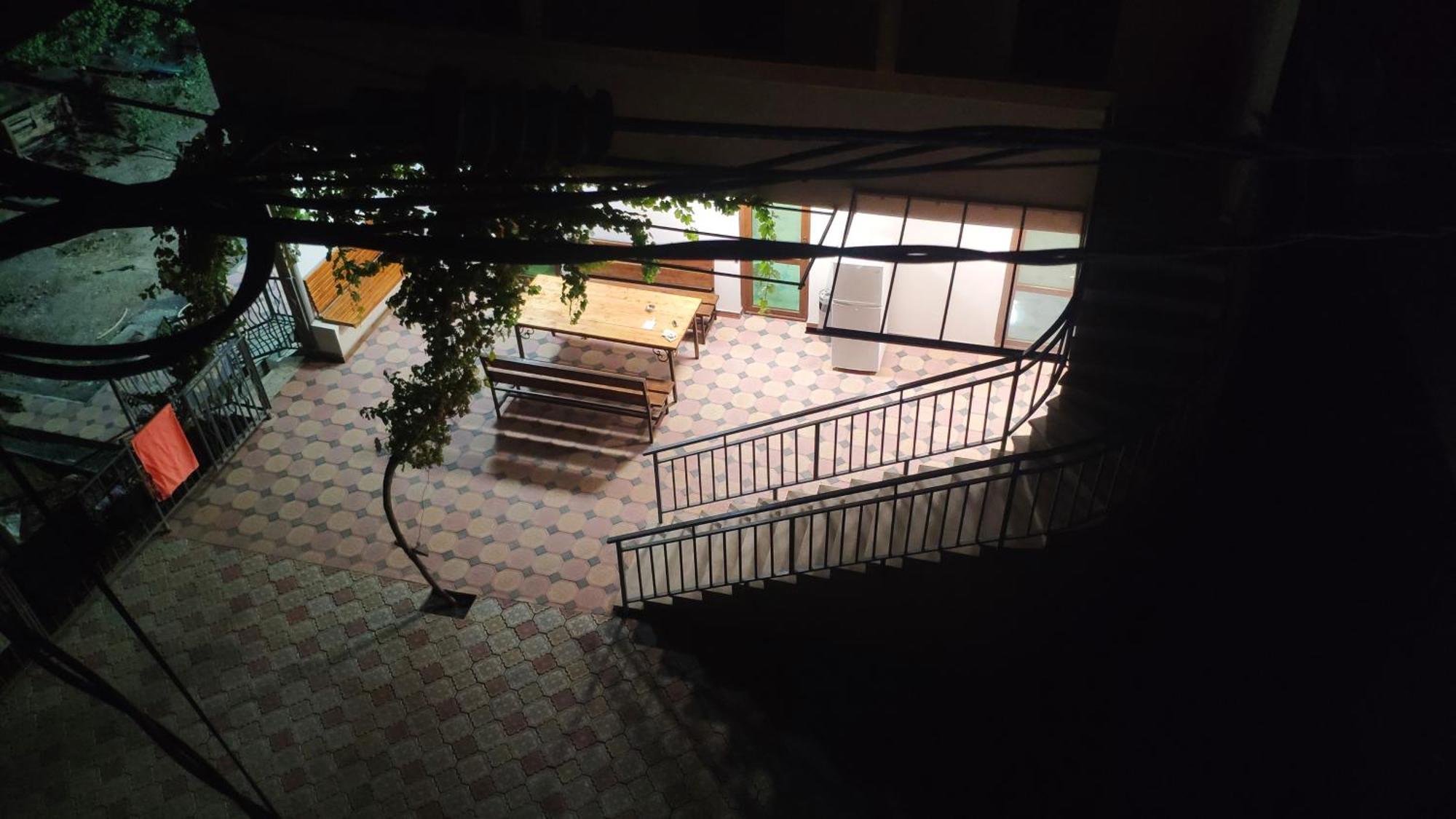 Apex Rest House Of 10 Rooms And Pool 예레반 외부 사진