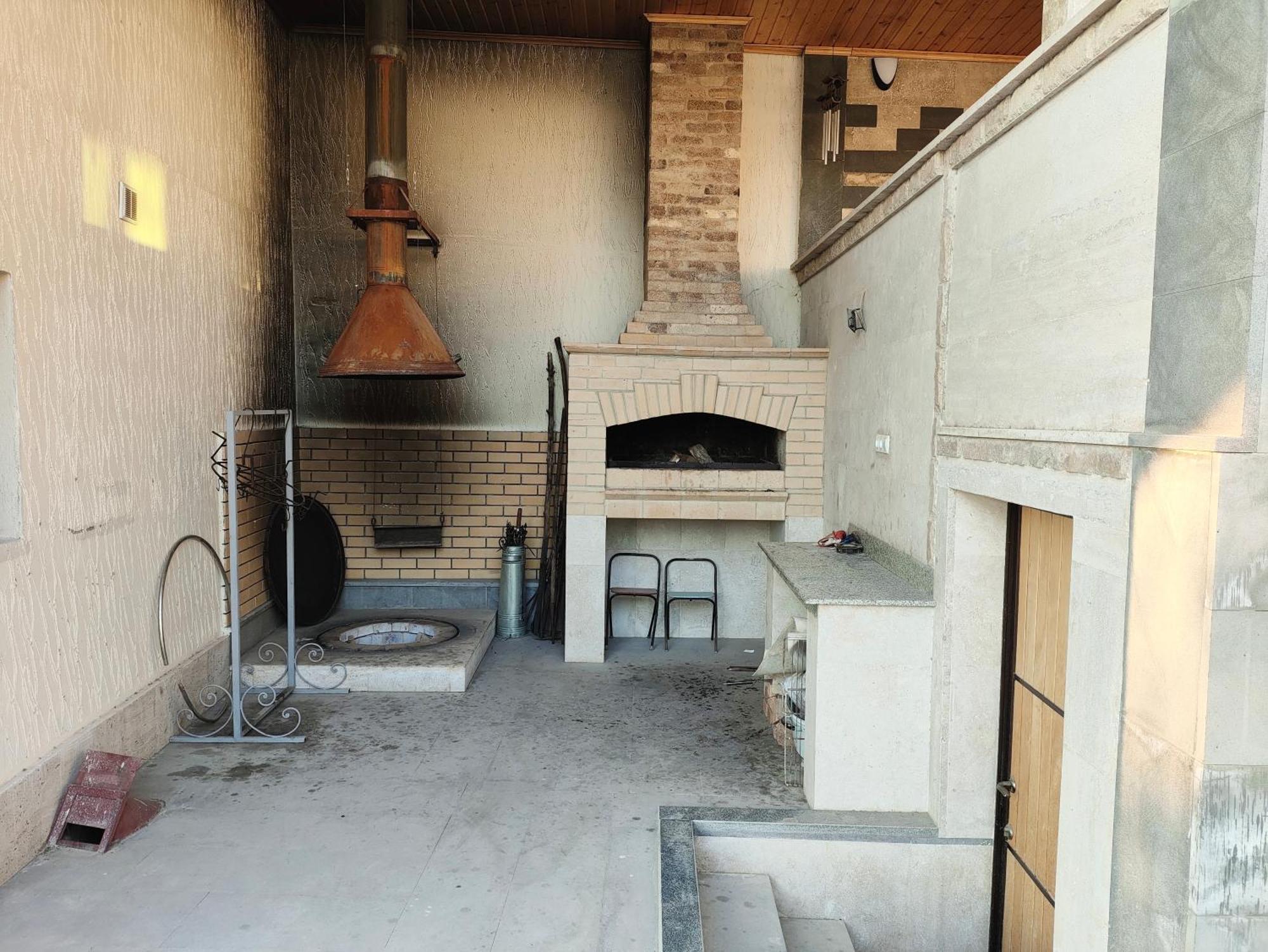 Apex Rest House Of 10 Rooms And Pool 예레반 외부 사진