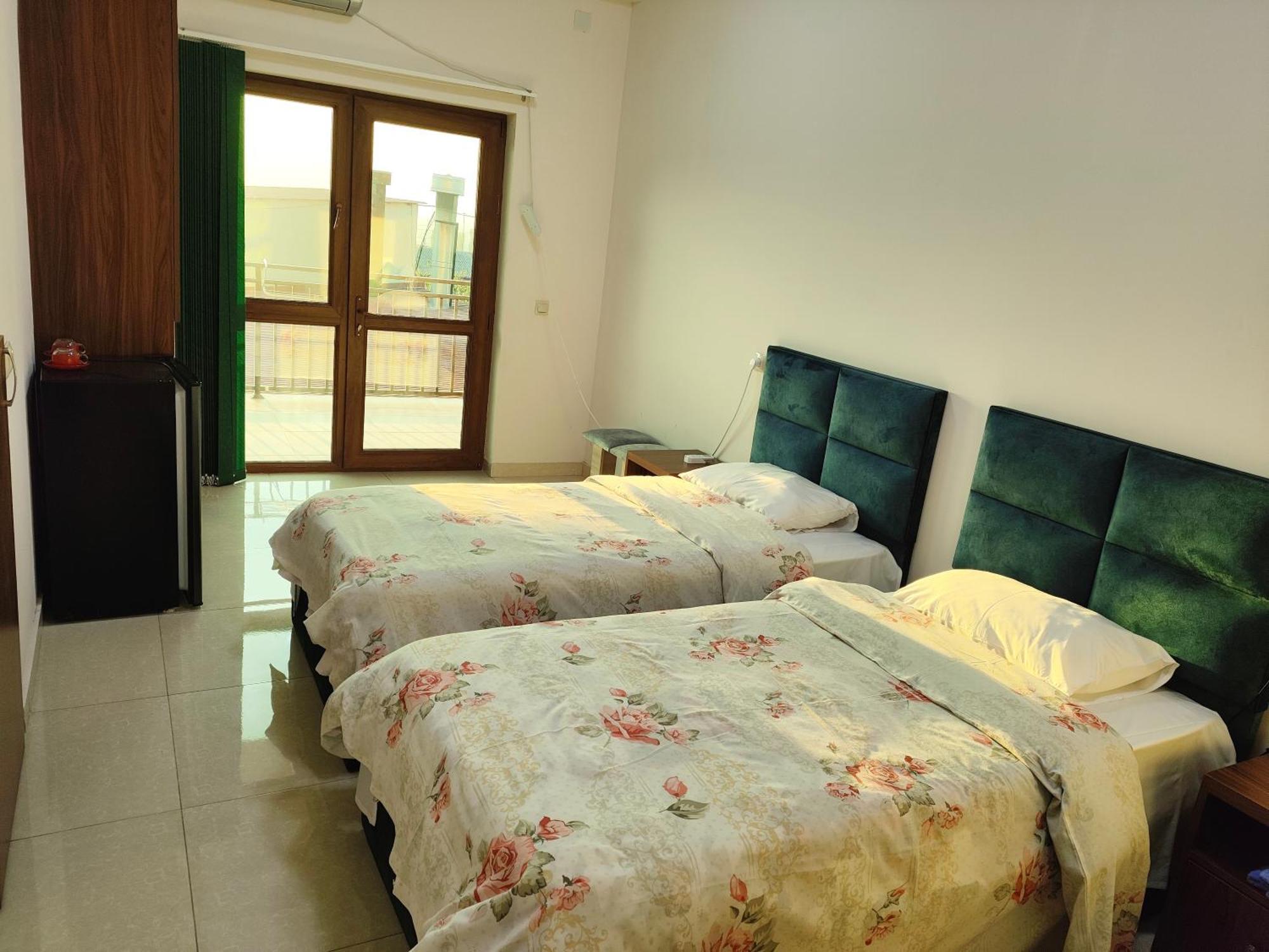 Apex Rest House Of 10 Rooms And Pool 예레반 외부 사진