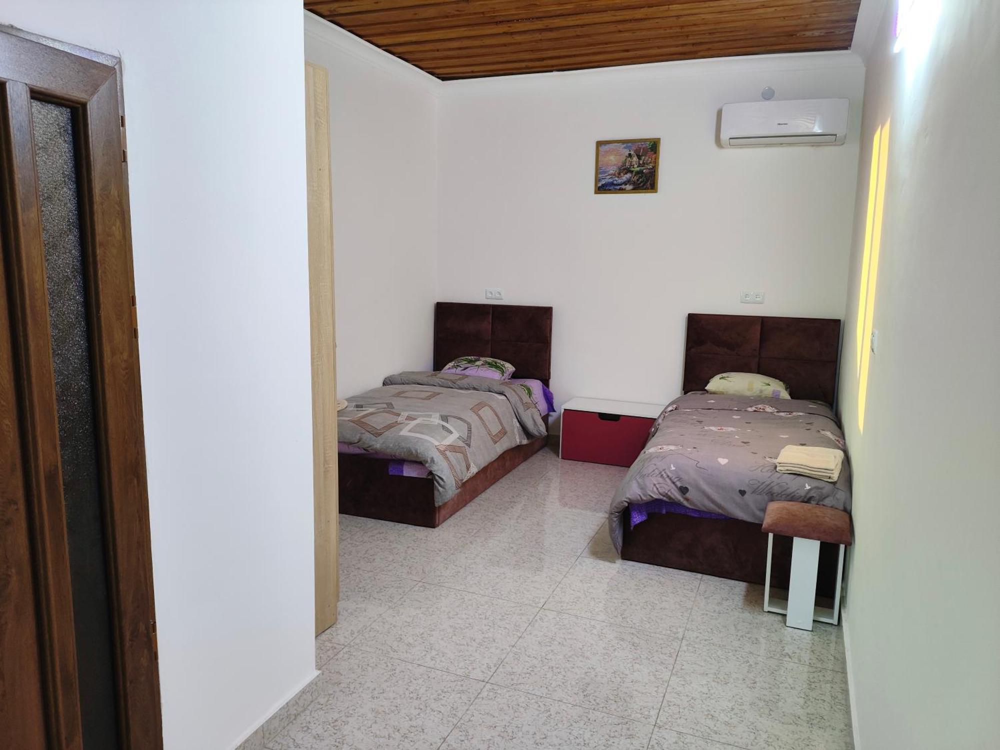 Apex Rest House Of 10 Rooms And Pool 예레반 외부 사진