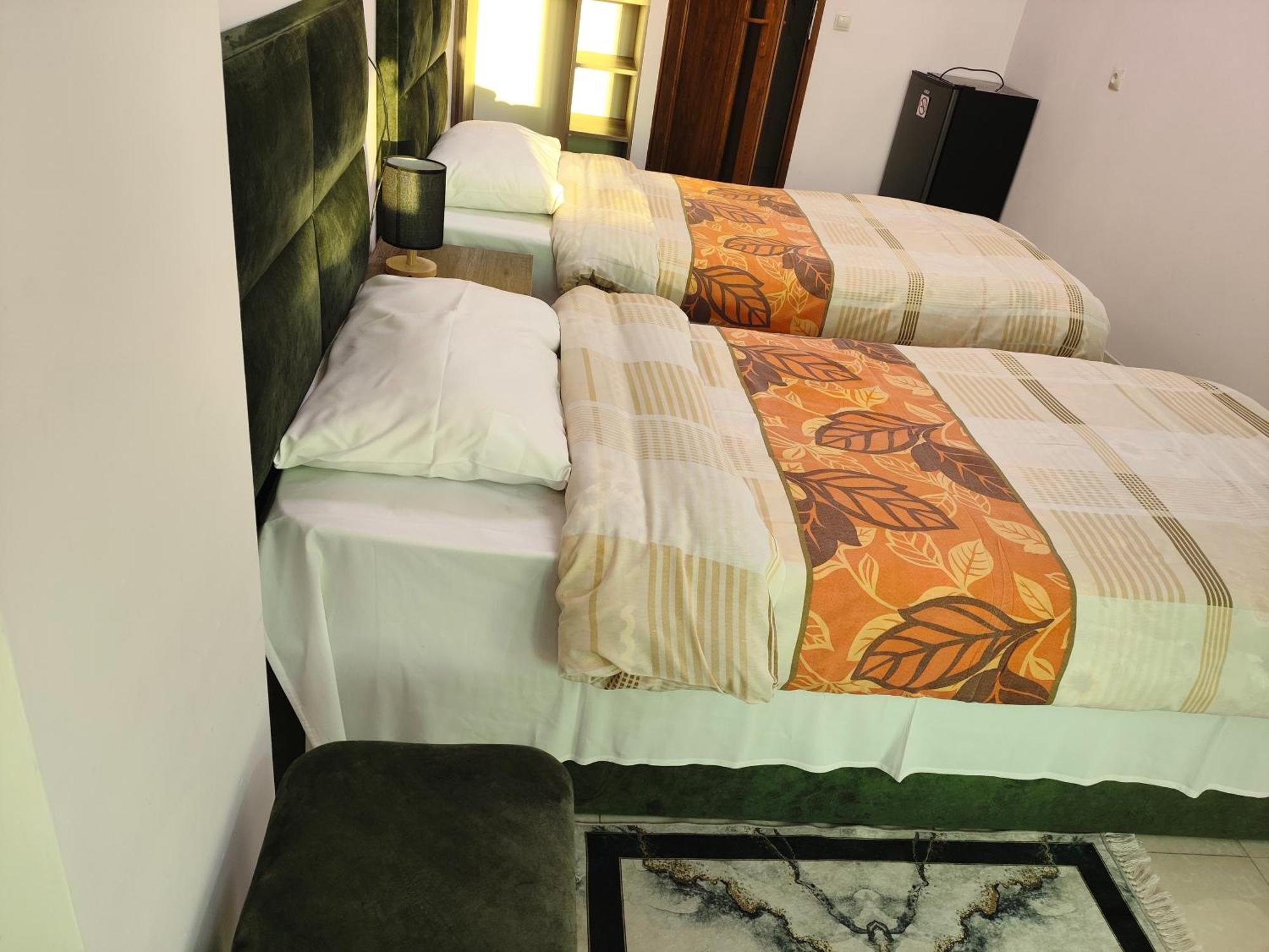 Apex Rest House Of 10 Rooms And Pool 예레반 외부 사진