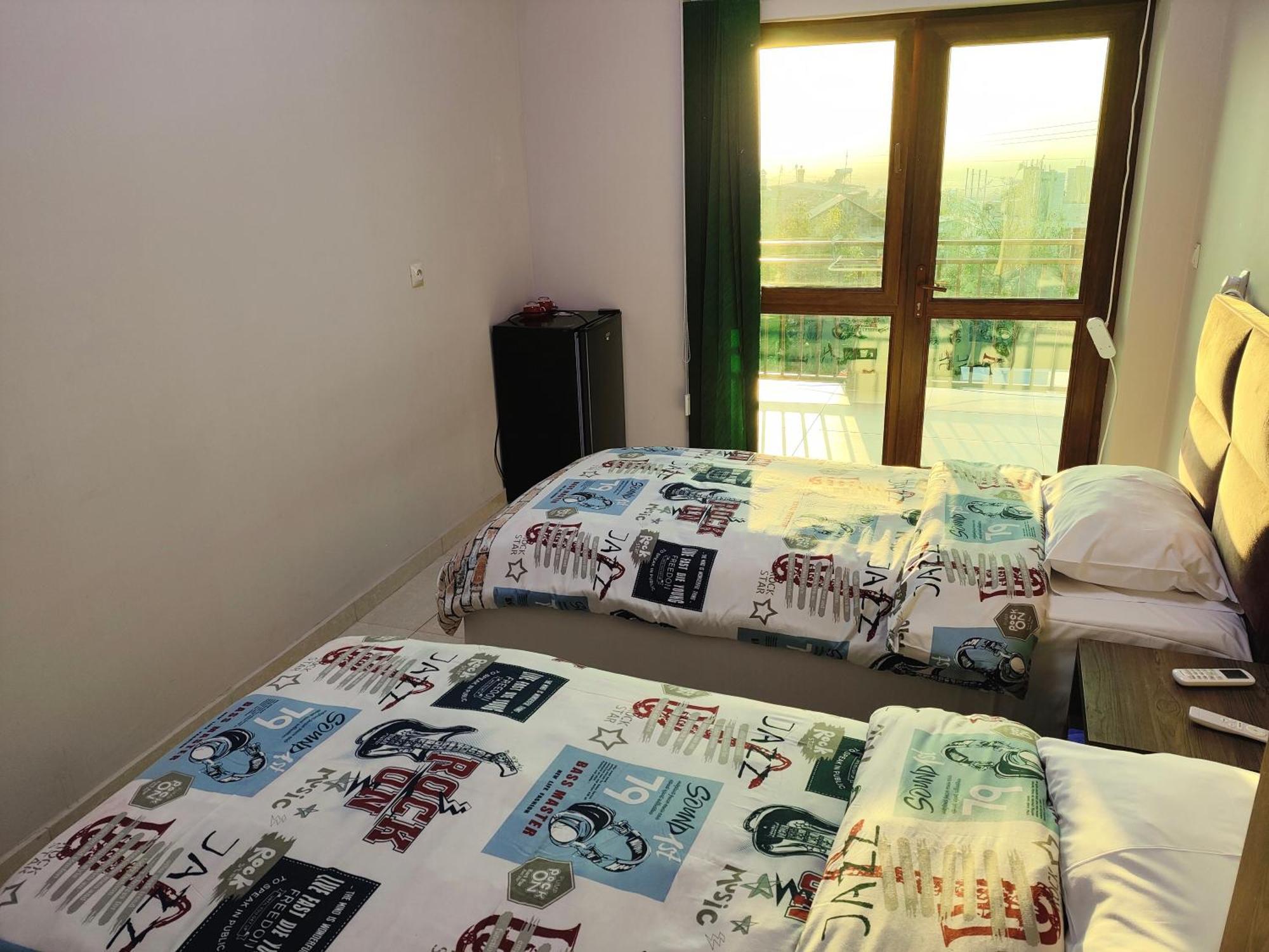 Apex Rest House Of 10 Rooms And Pool 예레반 외부 사진