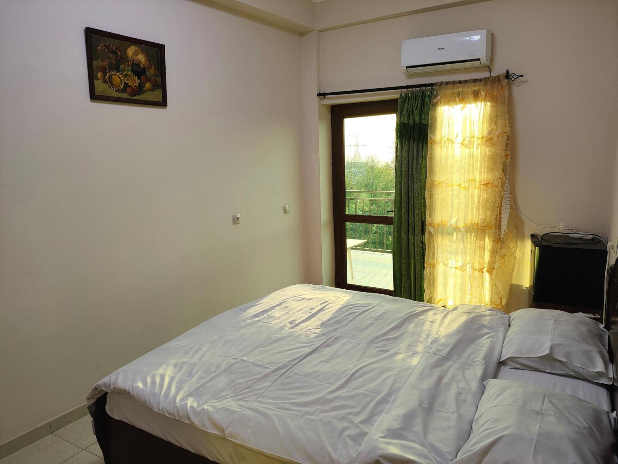 Apex Rest House Of 10 Rooms And Pool 예레반 외부 사진