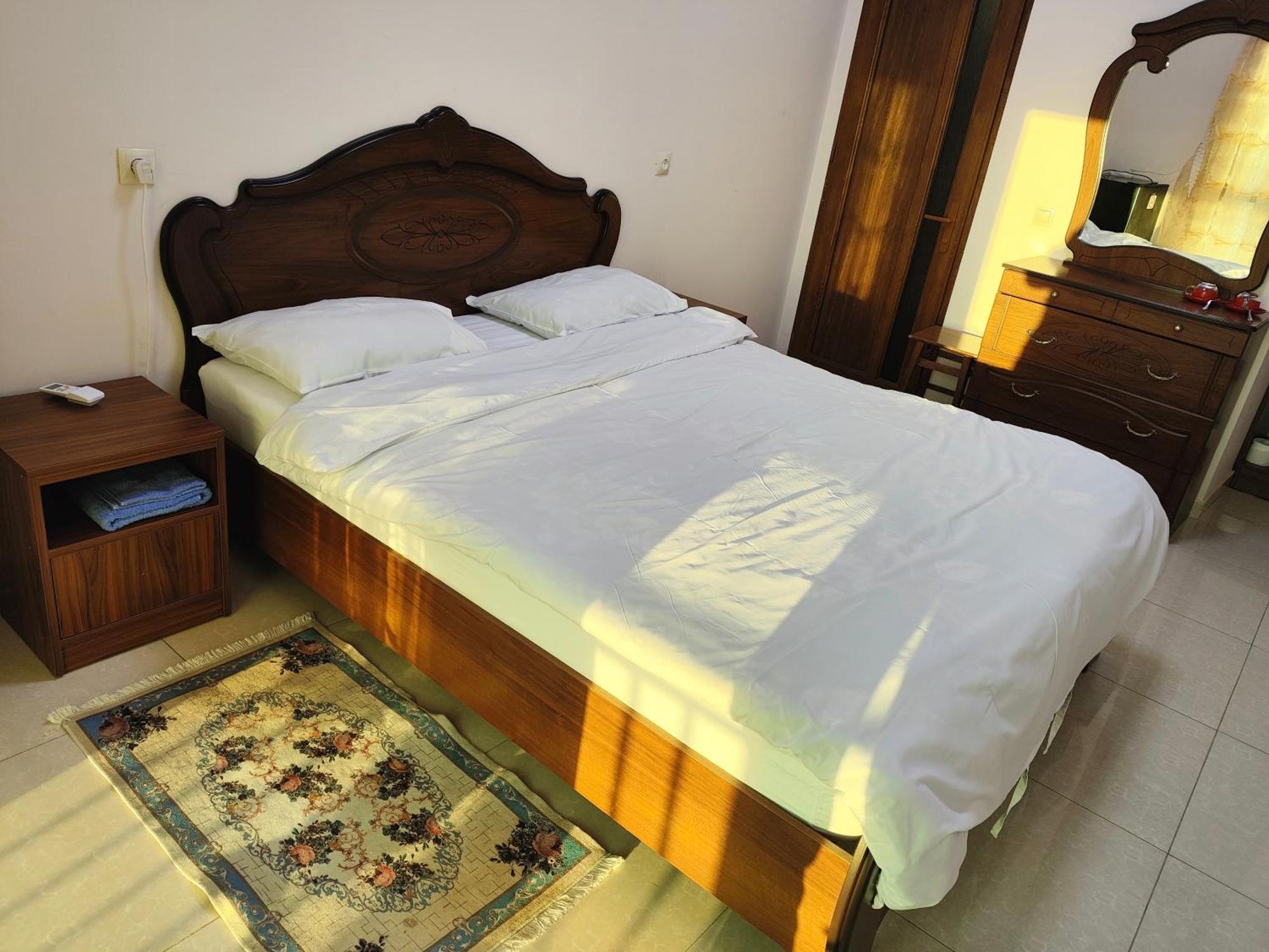 Apex Rest House Of 10 Rooms And Pool 예레반 외부 사진