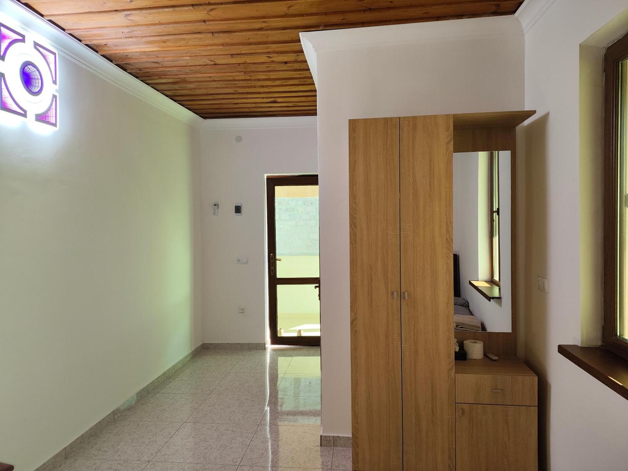 Apex Rest House Of 10 Rooms And Pool 예레반 외부 사진